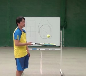 フォア側でポンポン上へ打つ