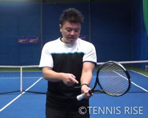 初心者のためのテニス 両手バックハンドストロークでトップスピンで打つ 動画有 テニスの学校 硬式テニスの総合情報サイト